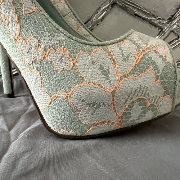SS 8.5 Light Blue Lace Heels - Picture 3 of 8